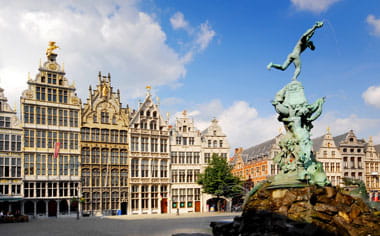 Brabo Fountain in Antwerp, Belgium Brabo Fountain in Antwerp, Belgium